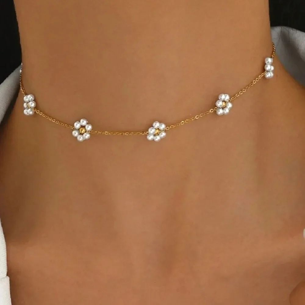 Gold and White Floral Necklace A1307